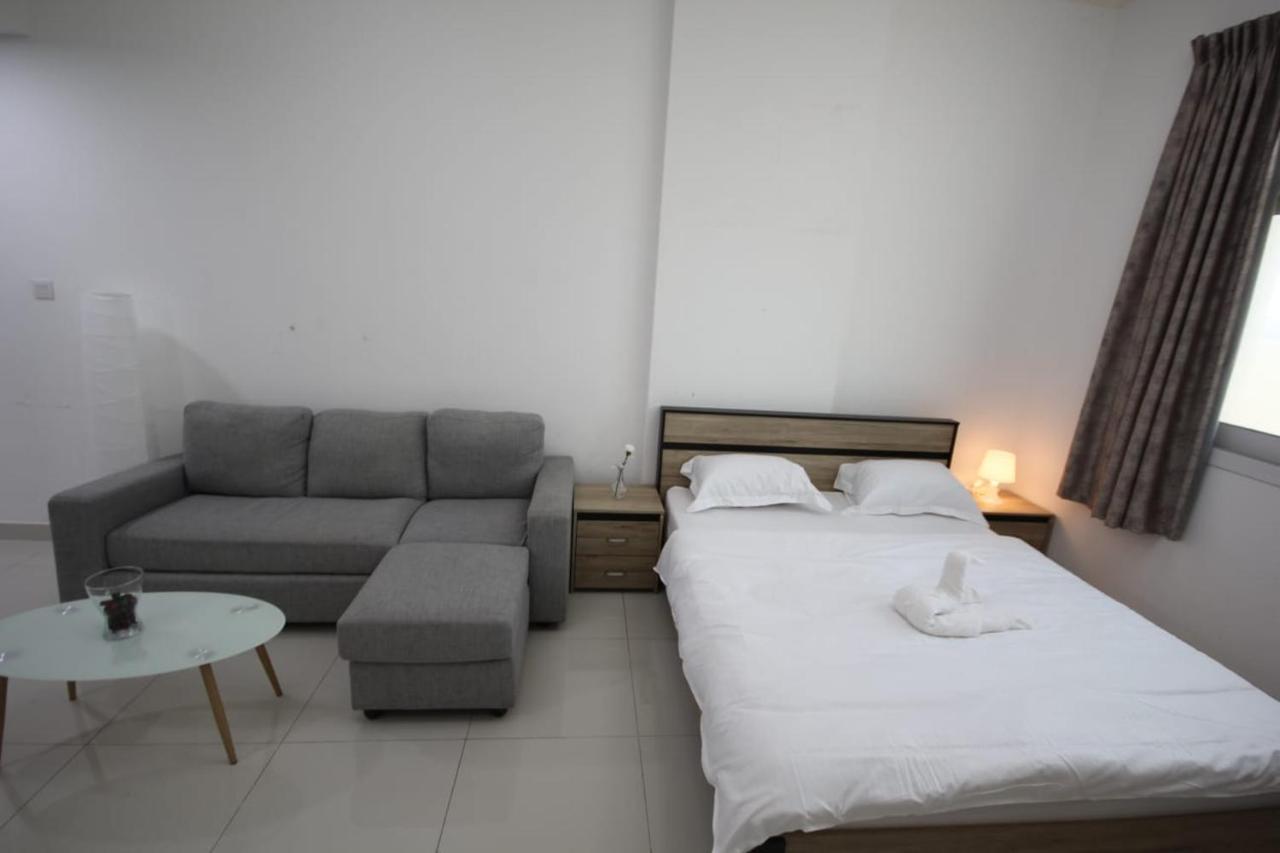 Cozy Rooms And Small Partitions For Men Guests In דובאי מראה חיצוני תמונה