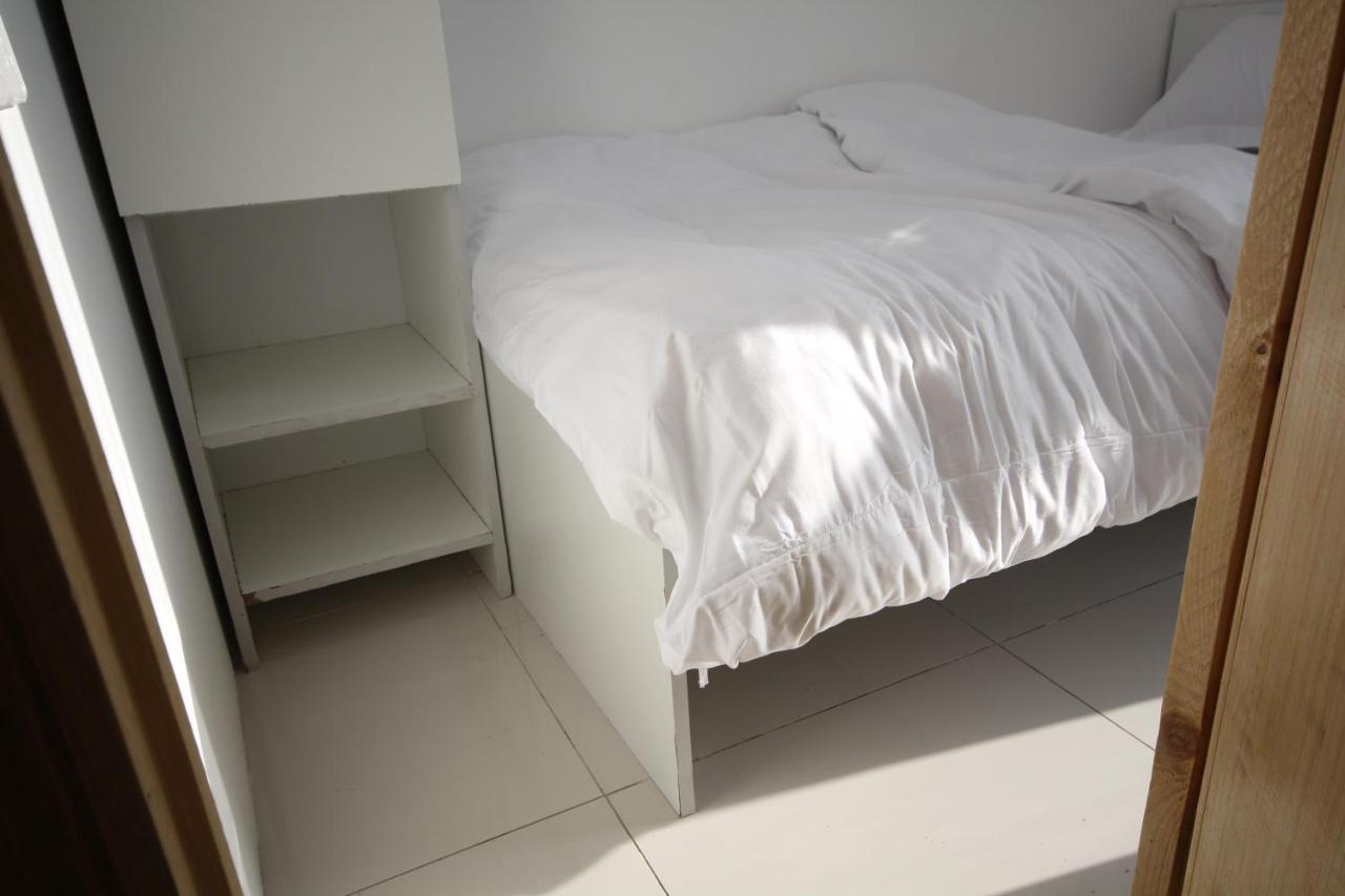 Cozy Rooms And Small Partitions For Men Guests In דובאי מראה חיצוני תמונה