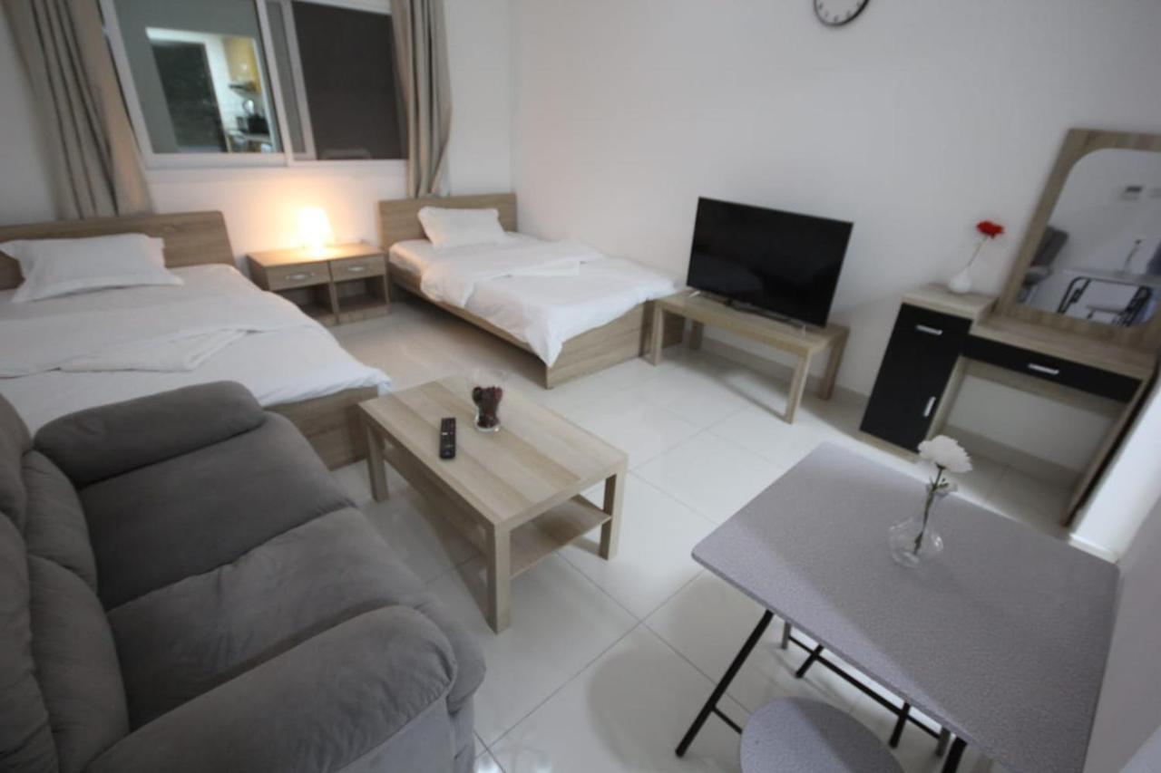 Cozy Rooms And Small Partitions For Men Guests In דובאי מראה חיצוני תמונה