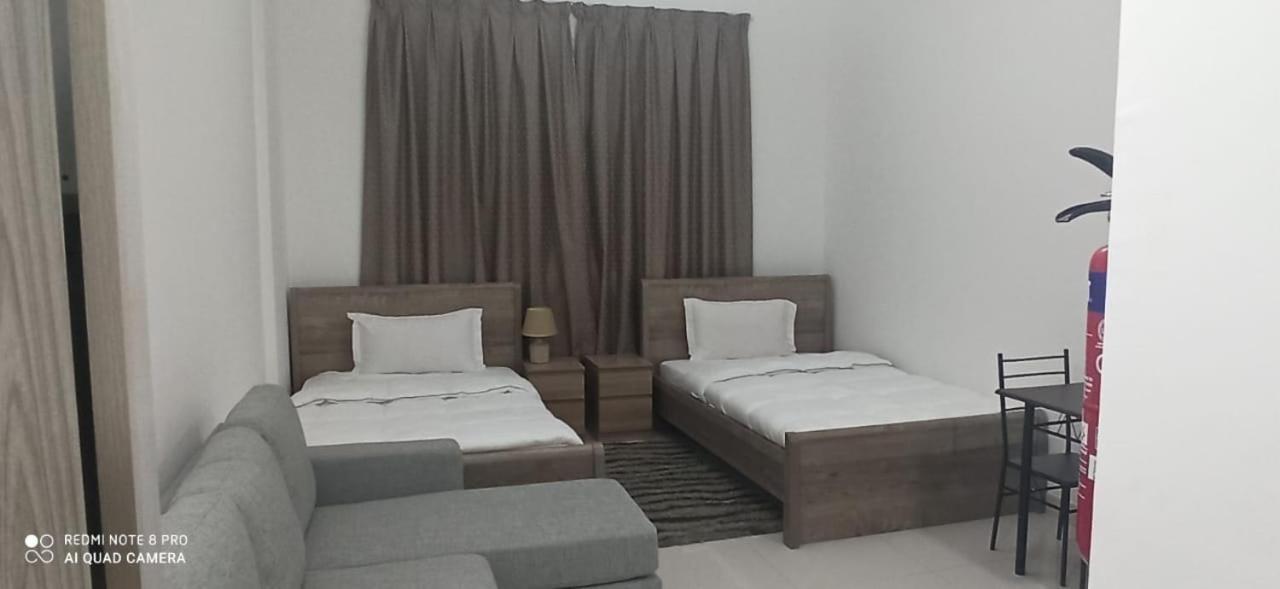 Cozy Rooms And Small Partitions For Men Guests In דובאי מראה חיצוני תמונה