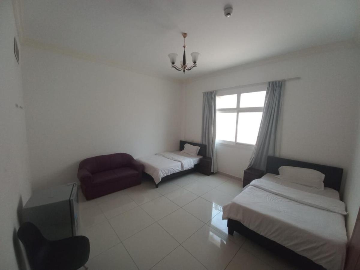 Cozy Rooms And Small Partitions For Men Guests In דובאי מראה חיצוני תמונה