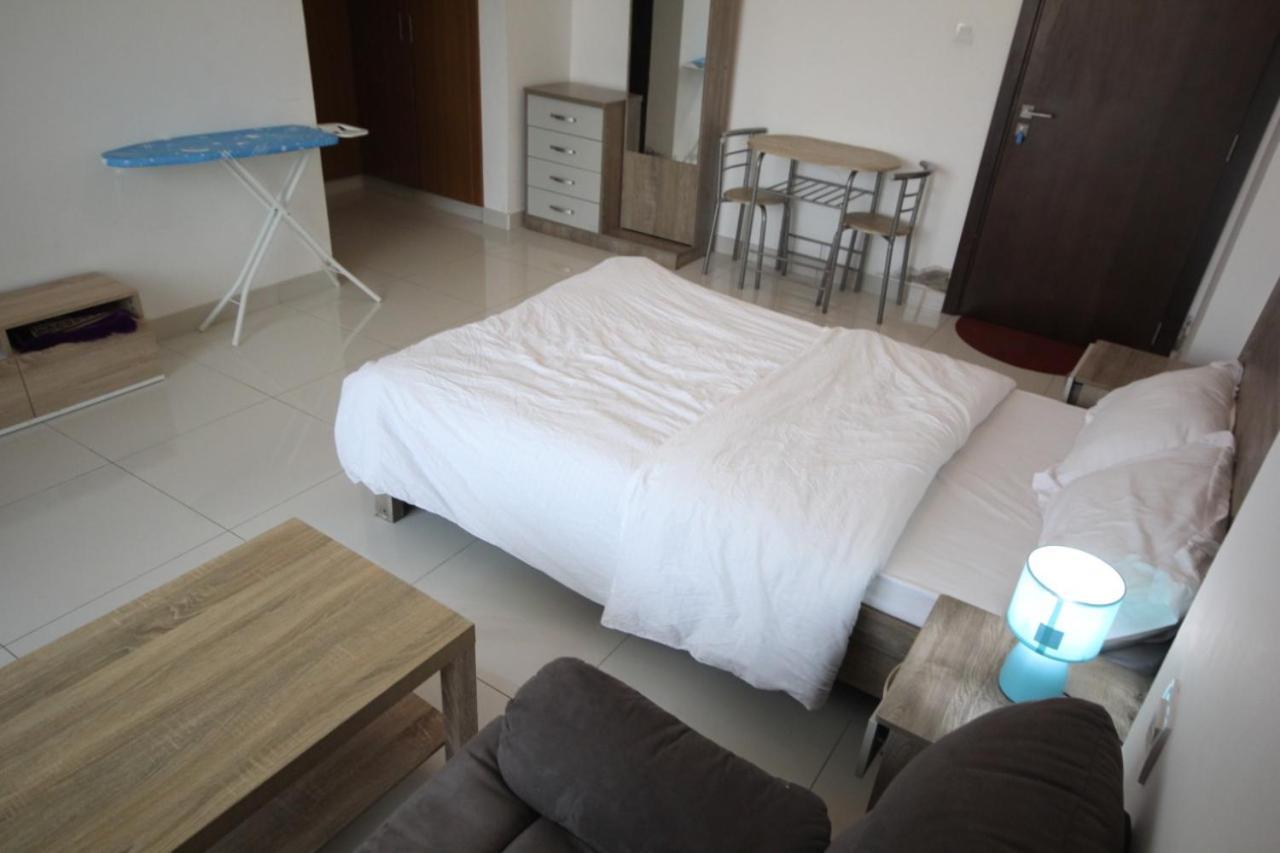 Cozy Rooms And Small Partitions For Men Guests In דובאי מראה חיצוני תמונה
