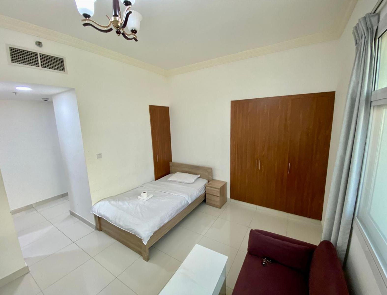Cozy Rooms And Small Partitions For Men Guests In דובאי מראה חיצוני תמונה