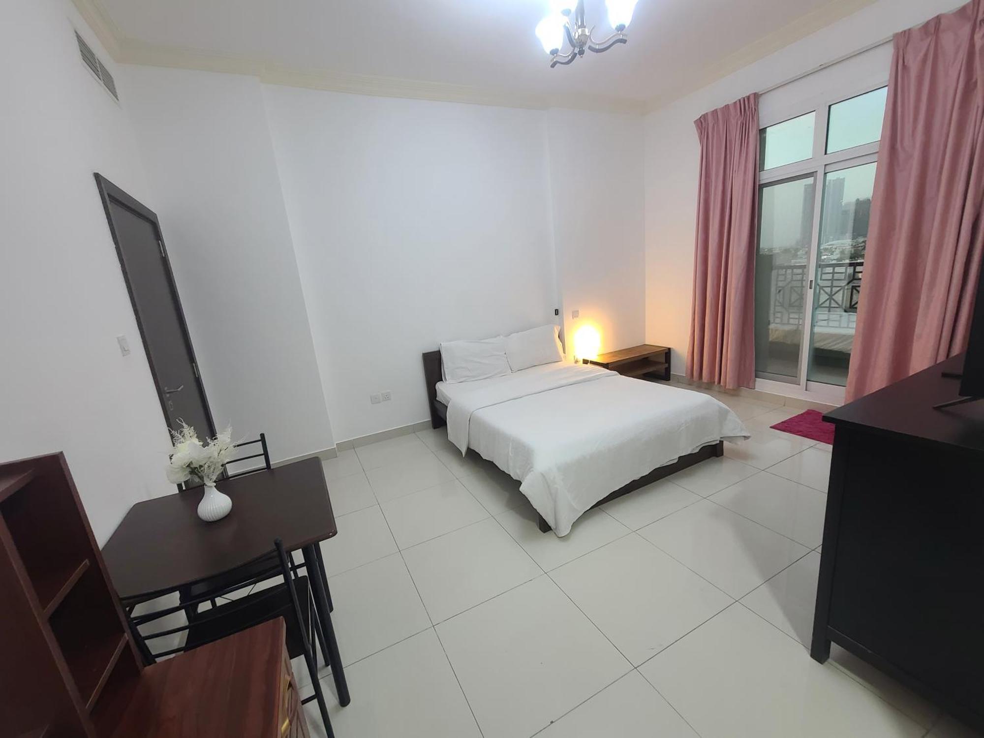 Cozy Rooms And Small Partitions For Men Guests In דובאי מראה חיצוני תמונה
